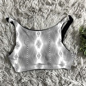 Nwot black and white tribal full coverage bikini top size S